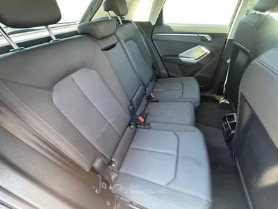 Audi Q3 35 2.0 tdi business advanced s-tronic Nero usata Fisciano