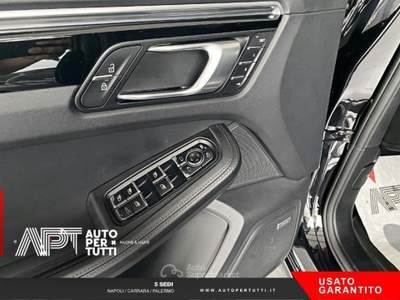 Porsche Macan Macan 2.9 Turbo 440cv pdk Nero usata Carrara