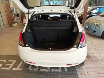 Lancia Ypsilon 1.0 FireFly 70cv Hybrid Gold Plus Bianco usata Roma