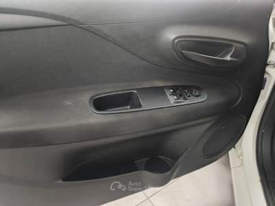 Fiat Punto 1.2 Street 69cv Bianco usata Striano