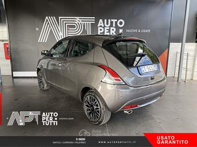 Lancia Ypsilon Ypsilon 1.0 firefly hybrid Platino s&s 70cv Grigio usata Carrara