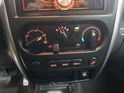 Suzuki Jimny 1.3 VVT Evolution+ 4WD A/T 3p Bianco usata Striano