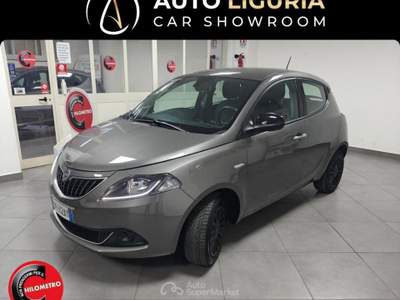 Lancia Ypsilon 1.0 FireFly 70cv Hybrid Silver Grigio usata Striano