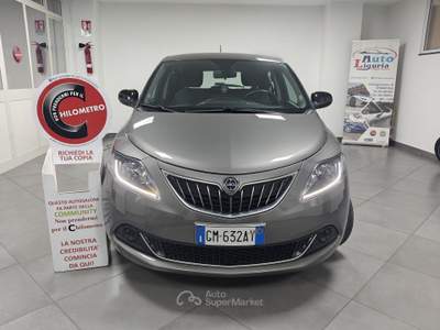 Lancia Ypsilon 1.0 FireFly 70cv Hybrid Silver Grigio usata Striano