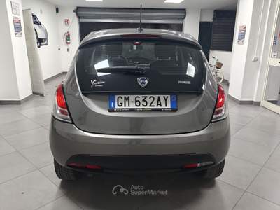 Lancia Ypsilon 1.0 FireFly 70cv Hybrid Silver Grigio usata Striano