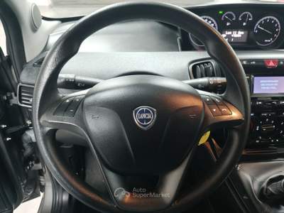 Lancia Ypsilon 1.0 FireFly 70cv Hybrid Silver Grigio usata Striano