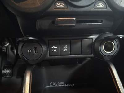 Suzuki Ignis 1.2 Hybrid Top 2WD Verde usata Striano