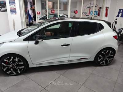 Renault Clio TCe 220CV EDC 5 porte Energy R.S. Trophy Bianco usata Striano