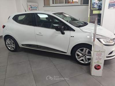Renault Clio 1.5 DCI 90cv MOSCHINO INTENS Bianco usata Striano