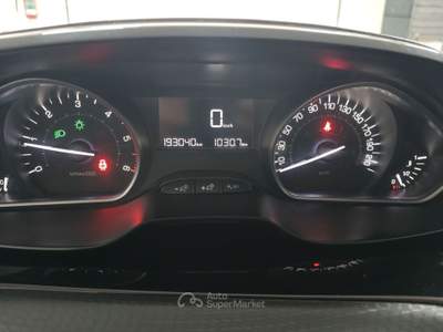 Peugeot 2008 BlueHDi 75 Active Grigio usata Striano