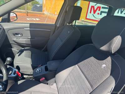 Renault Scénic SCENIC LIMITED 7 POSTI 1.5 dCi 110CV Grigio usata Bari