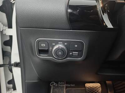 Mercedes-Benz Classe B B 180 d Automatic Sport Bianco usata Striano
