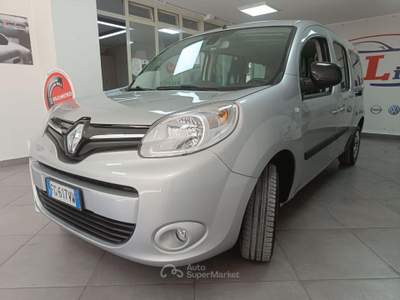 Renault Kangoo 1.5 dCi 110CV 5 porte Stop & Start Life N1 MAXI Grigio usata Striano