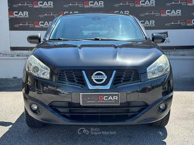 Nissan Qashqai DPF Tekna Nero usata Giugliano in Campania
