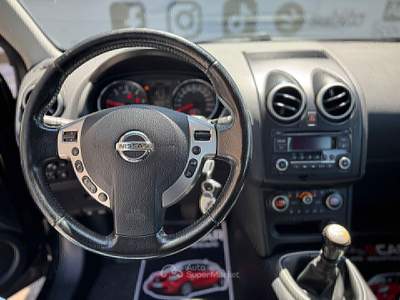 Nissan Qashqai DPF Tekna Nero usata Giugliano in Campania