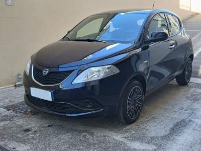 Lancia Ypsilon 5 porte S&S Gold Nero usata Triggiano