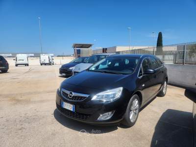 Opel Astra Sports Tourer Cosmo Nero usata Conversano