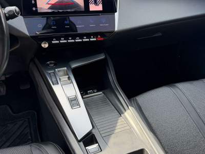 Peugeot 308 308 III 2021 1.6 hybrid phev Allure Pack 180cv e-eat8 Bianco usata Civita Castellana