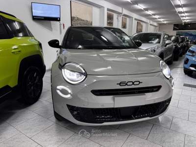 Fiat 600 Hybrid 145 CV DCT MHEV Sport Edizione Milano Corti Beige usata MESAGNE