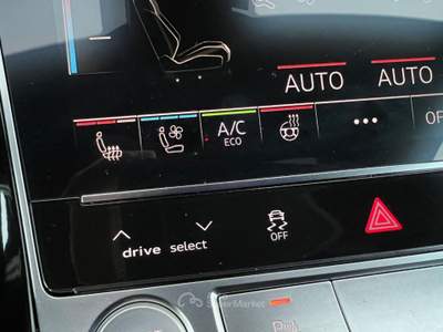 Audi Q8 50TDI S line Pano Sed ventilati ACC Matrix AppleCP Blu/Azzurro usata Rubano