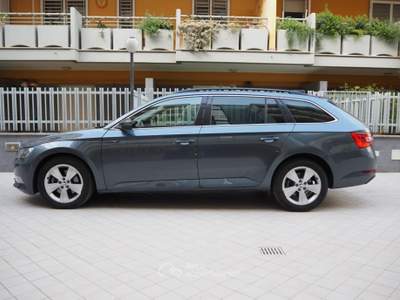 Skoda Octavia 2.0 TDI DSG Wagon Executive Grigio usata Bari