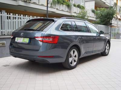 Skoda Octavia 2.0 TDI DSG Wagon Executive Grigio usata Bari