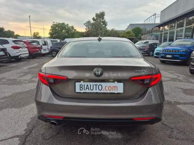 Alfa Romeo Giulia 2.2 Turbodiesel 160 CV AT8 Business Restiling Grigio usata Castegnato
