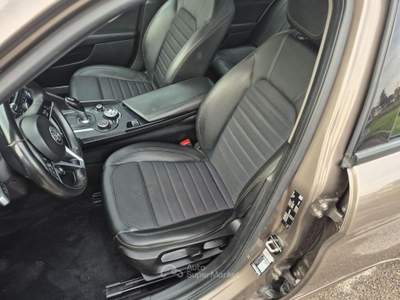Alfa Romeo Giulia 2.2 Turbodiesel 160 CV AT8 Business Restiling Grigio usata Castegnato