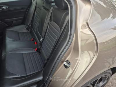 Alfa Romeo Giulia 2.2 Turbodiesel 160 CV AT8 Business Restiling Grigio usata Castegnato