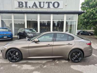 Alfa Romeo Giulia 2.2 Turbodiesel 160 CV AT8 Business Restiling Grigio usata Castegnato