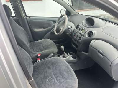 Toyota Yaris 5p 1.0 Sol IDONEA PER NEOPATENTATI Argento usata Rimini