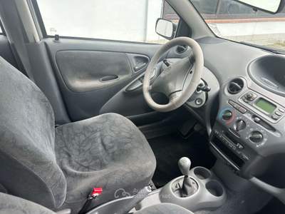 Toyota Yaris 5p 1.0 Sol IDONEA PER NEOPATENTATI Argento usata Rimini