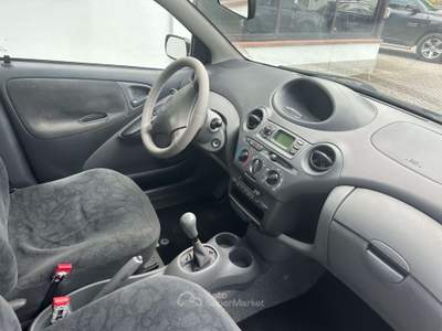 Toyota Yaris 5p 1.0 Sol IDONEA PER NEOPATENTATI Argento usata Rimini