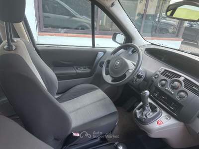 Renault Scénic 1.5 dci Confort Dynamique  IDONEA PER NEOPATENTATI Argento usata Rimini