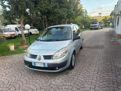 Renault Scénic 1.5 dci Confort Dynamique  IDONEA PER NEOPATENTATI Argento usata Rimini