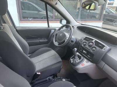 Renault Scénic 1.5 dci Confort Dynamique  IDONEA PER NEOPATENTATI Argento usata Rimini