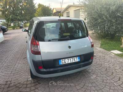 Renault Scénic 1.5 dci Confort Dynamique  IDONEA PER NEOPATENTATI Argento usata Rimini