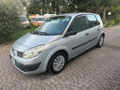 Renault Scénic 1.5 dci Confort Dynamique  IDONEA PER NEOPATENTATI Argento usata Rimini