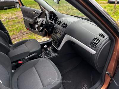 Skoda Yeti 1.6 tdi Ambition OK NEOPATENTATI UNIPROPRITARIO Bronzo usata Rimini