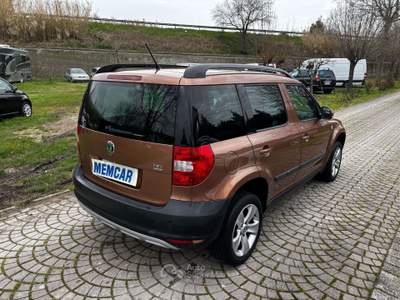 Skoda Yeti 1.6 tdi Ambition OK NEOPATENTATI UNIPROPRITARIO Bronzo usata Rimini