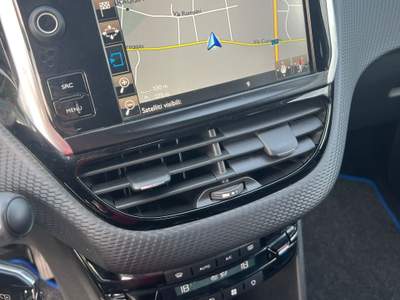 Peugeot 2008 PEUGEOT 2008 BENZINA NEOPATENTATI Bianco usata Fontaneto d'Agogna