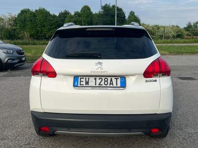Peugeot 2008 PEUGEOT 2008 BENZINA NEOPATENTATI Bianco usata Fontaneto d'Agogna