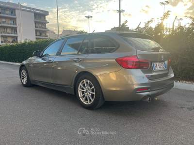 BMW Serie 3 318d 318 Serie 3 F31 2015 Touring 318d Touring Business Advantage auto Grigio usata Taranto