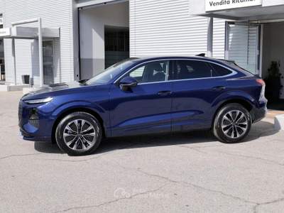 Audi Q3 Sportback NEW 2.0 Tdi 150cv S-tr. Business Adv. Blu/Azzurro usata Civita Castellana