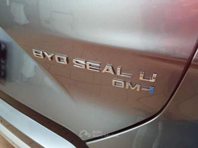 BYD Seal u U DMi 1.5 Turbo 324  CV 4wd PHEV Design Grigio usata Melegnano