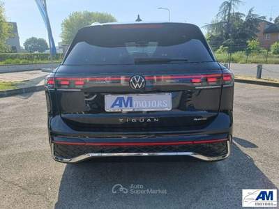 Volkswagen Tiguan 2.0 TDI 193 CV EVO DSG R-Line Nero usata Castelnovo di Sotto