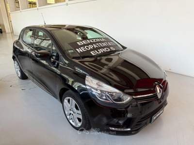 Renault Clio TCe 12V 75 CV 5 porte Duel Nero usata Parabiago