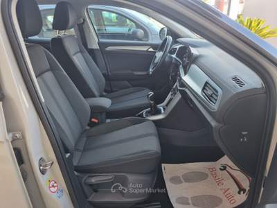 Volkswagen T-Roc Life Beige usata Altamura