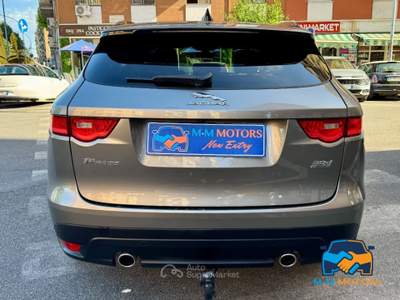 Jaguar F-Pace 3.0d Portfolio awd 300cv auto Oro usata Roma