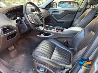 Jaguar F-Pace 3.0d Portfolio awd 300cv auto Oro usata Roma